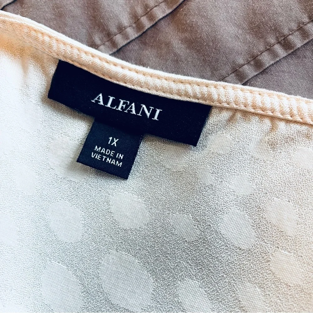 NWOT Alfani Emerald Safari Long Sleeve Blouse Beige Shiny Animal Print Size 1X - Picture 5 of 6